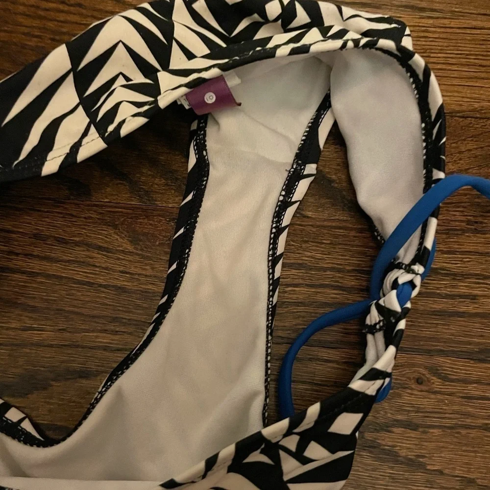 Aqua 💙🖤🤍 bikini size 10 👙 💦